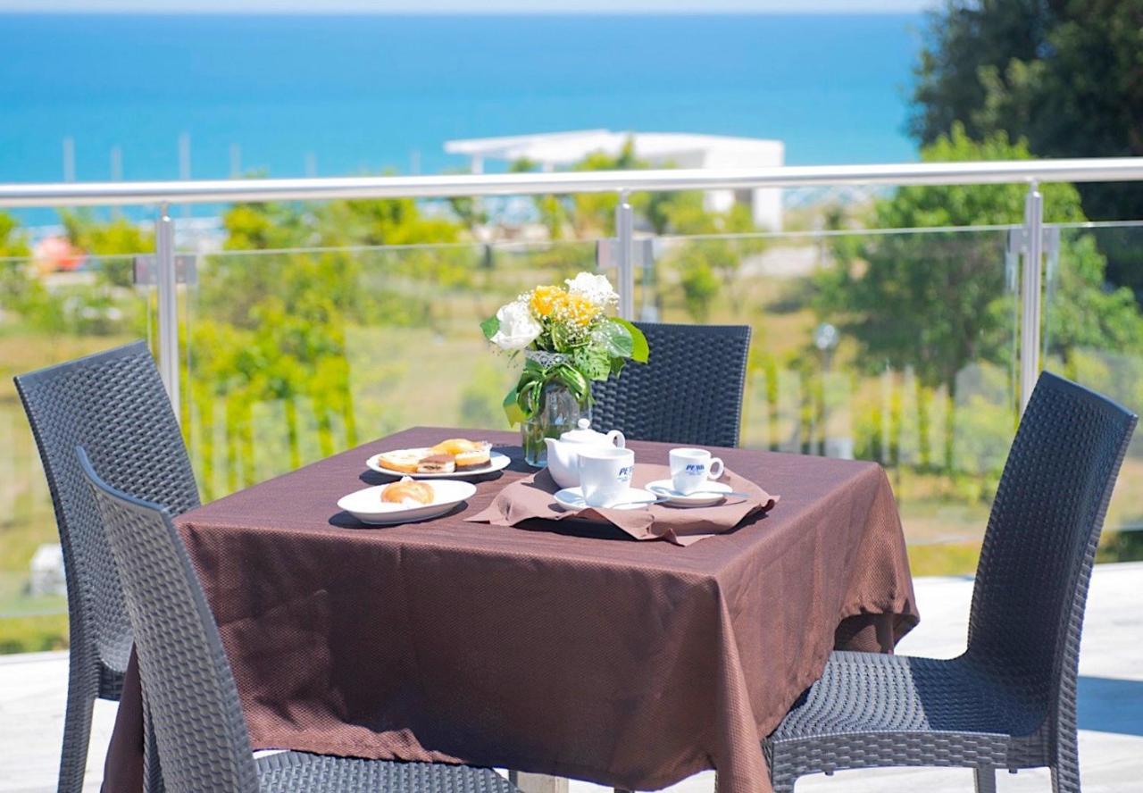 Frontemare Hotel Village & Ristorante Rodi Garganico Zewnętrze zdjęcie